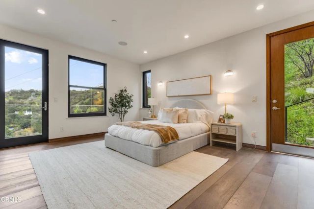 12480 Viewcrest Road, Los Angeles, CA 91604