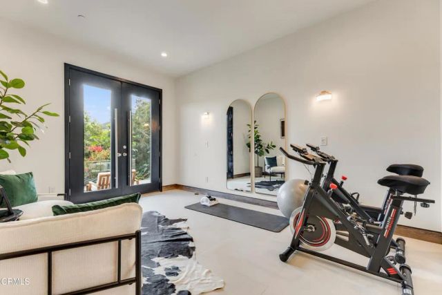 12480 Viewcrest Road, Los Angeles, CA 91604