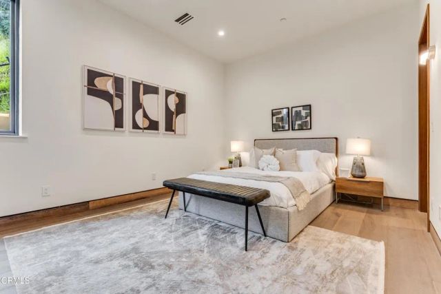 12480 Viewcrest Road, Los Angeles, CA 91604