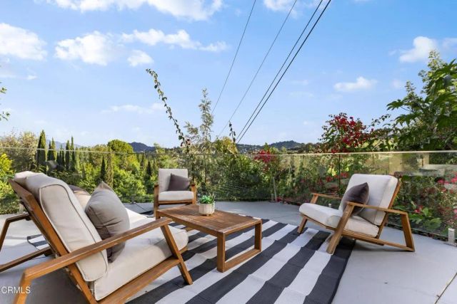 12480 Viewcrest Road, Los Angeles, CA 91604