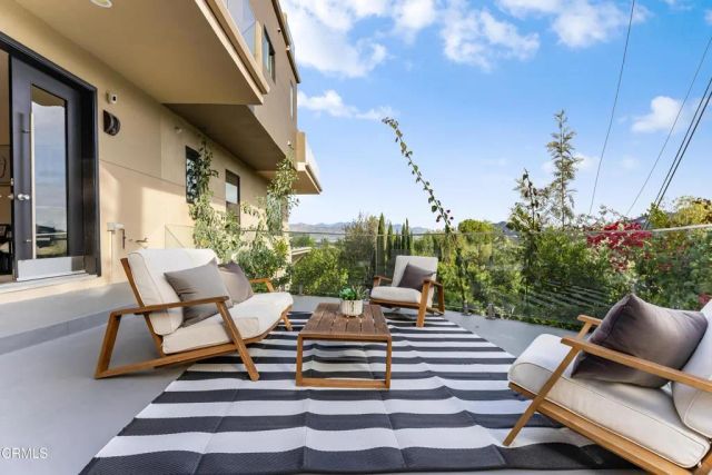 12480 Viewcrest Road, Los Angeles, CA 91604