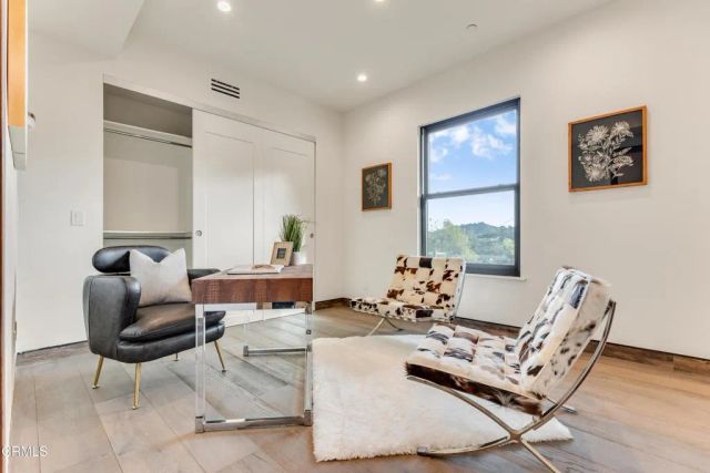 12480 Viewcrest Road, Los Angeles, CA 91604