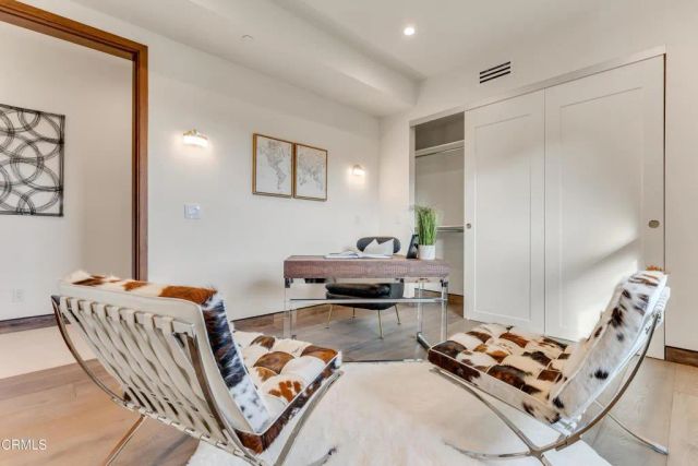 12480 Viewcrest Road, Los Angeles, CA 91604