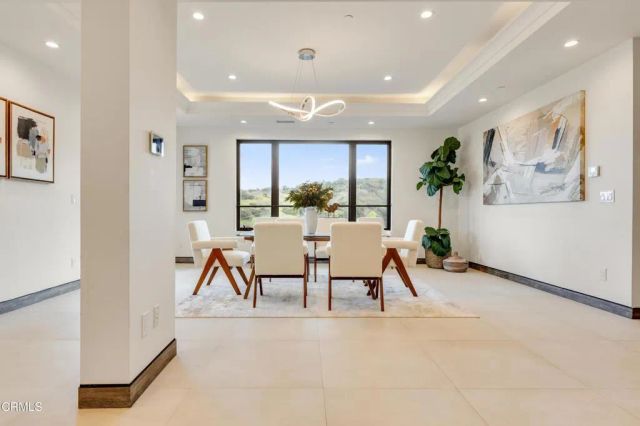 12480 Viewcrest Road, Los Angeles, CA 91604