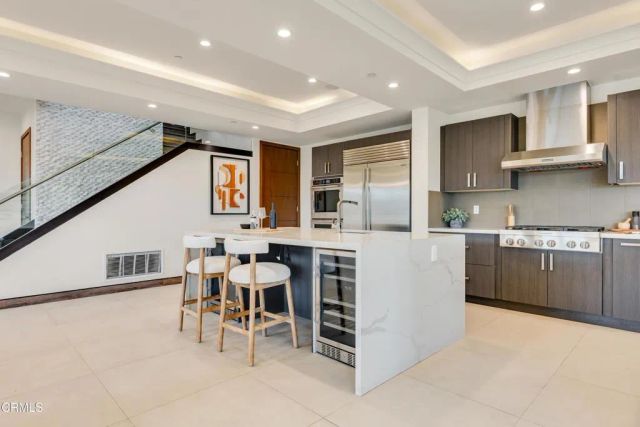 12480 Viewcrest Road, Los Angeles, CA 91604