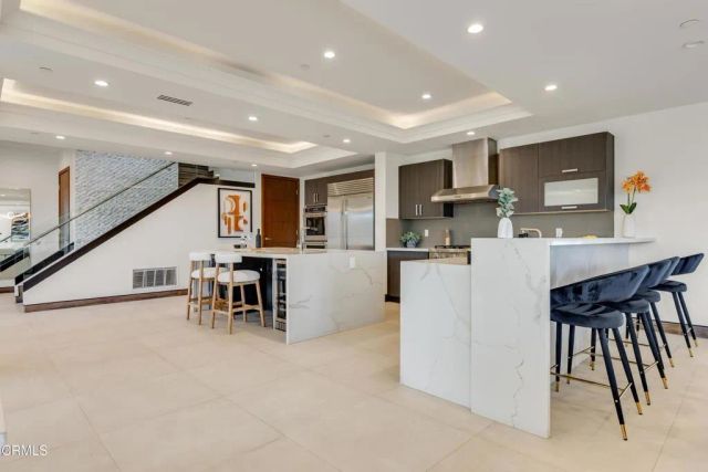 12480 Viewcrest Road, Los Angeles, CA 91604