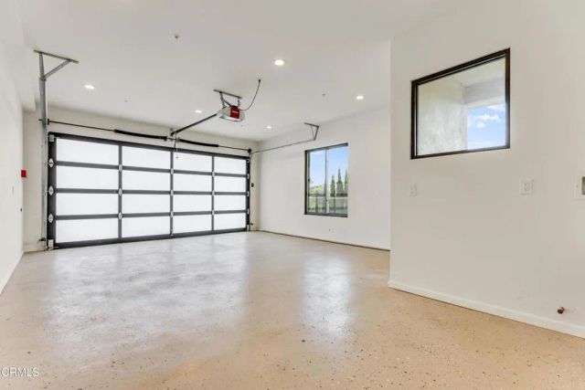 12480 Viewcrest Road, Los Angeles, CA 91604