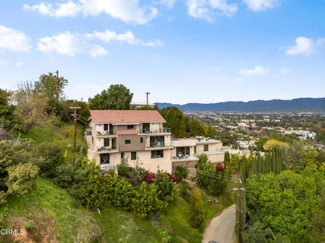 12480 Viewcrest Road, Los Angeles, CA 91604