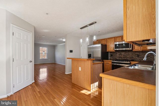 8033 BLOOMSBURY PL, White Plains, MD 20695