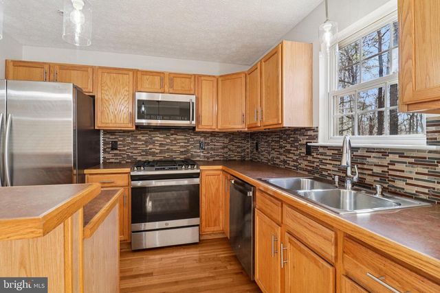 8033 BLOOMSBURY PL, White Plains, MD 20695