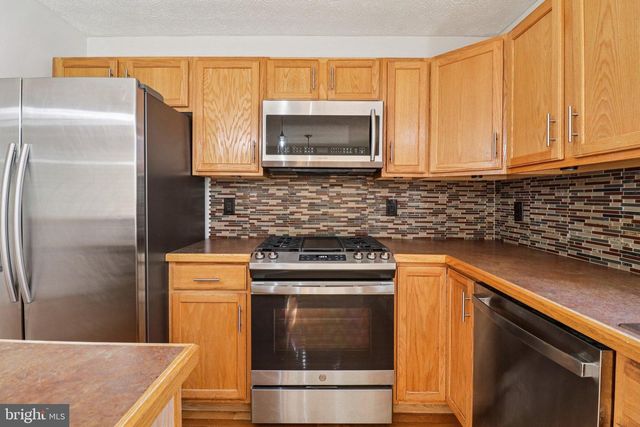 8033 BLOOMSBURY PL, White Plains, MD 20695