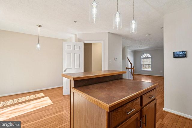 8033 BLOOMSBURY PL, White Plains, MD 20695