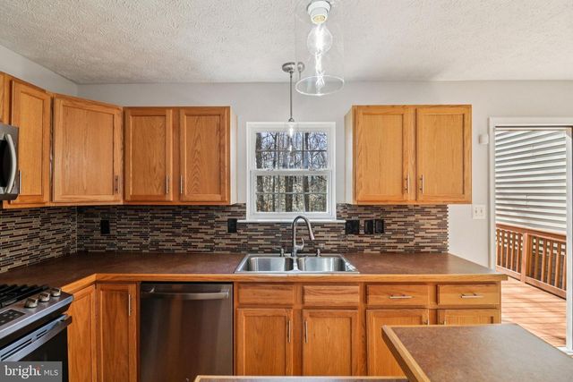 8033 BLOOMSBURY PL, White Plains, MD 20695