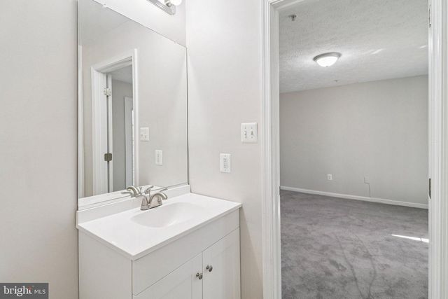 8033 BLOOMSBURY PL, White Plains, MD 20695