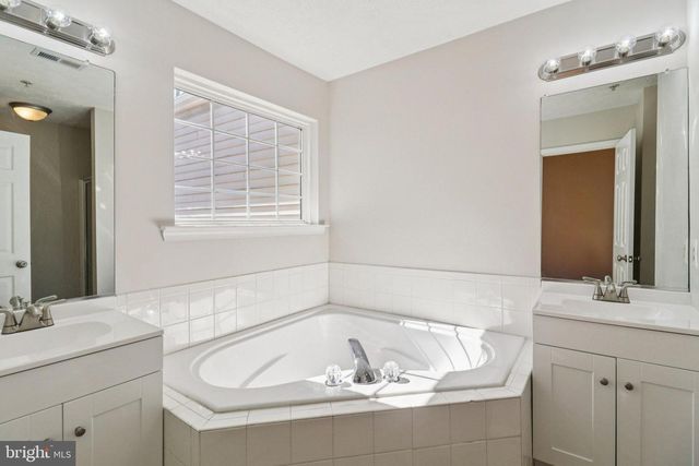 8033 BLOOMSBURY PL, White Plains, MD 20695