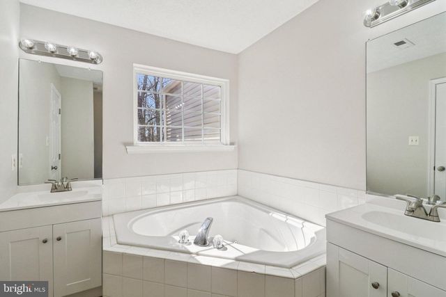 8033 BLOOMSBURY PL, White Plains, MD 20695