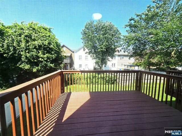 233 Warren Avenue B, Fort Lee, NJ 07024