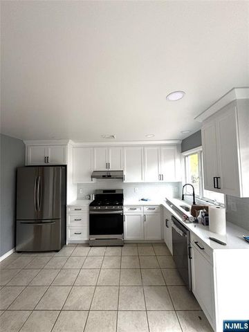 233 Warren Avenue B, Fort Lee, NJ 07024