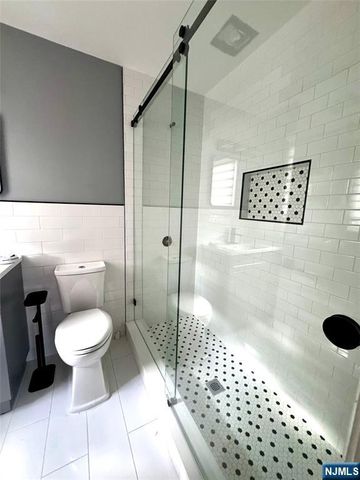 233 Warren Avenue B, Fort Lee, NJ 07024