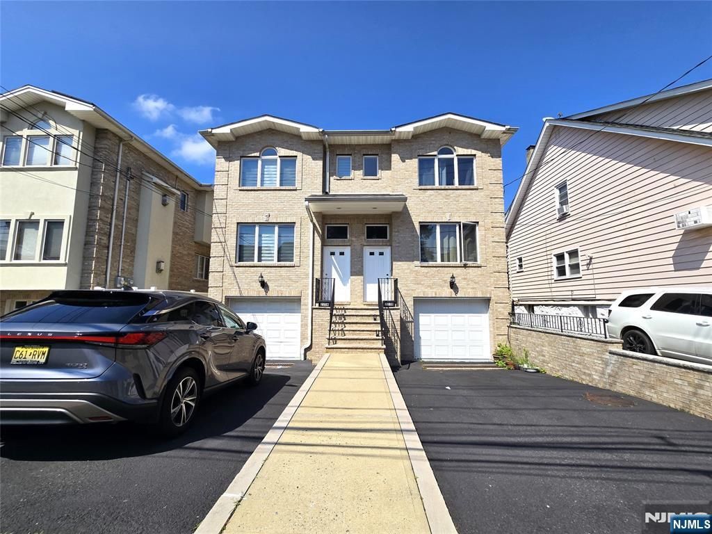 233 Warren Avenue B, Fort Lee, NJ 07024
