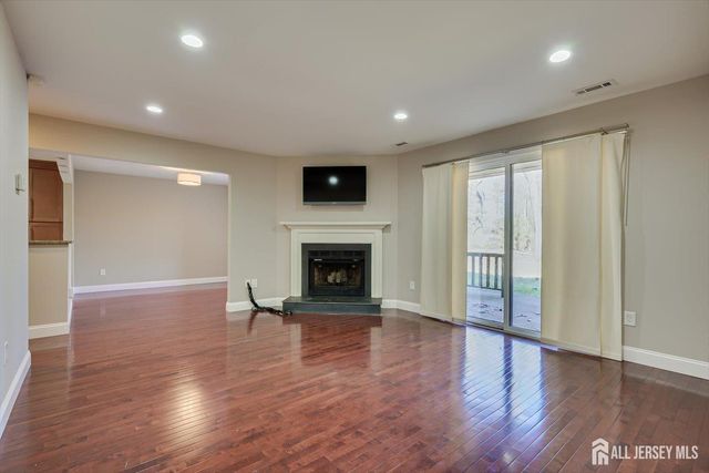 133 Oakmont Court, Edison, NJ 08820