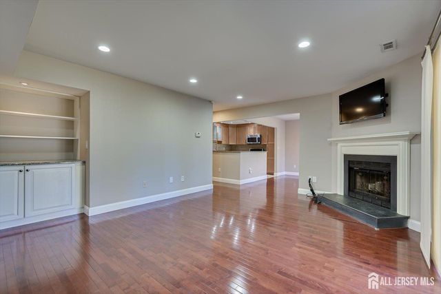 133 Oakmont Court, Edison, NJ 08820