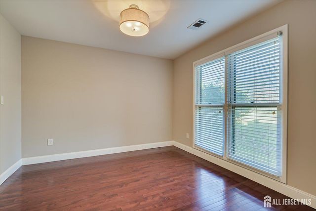 133 Oakmont Court, Edison, NJ 08820