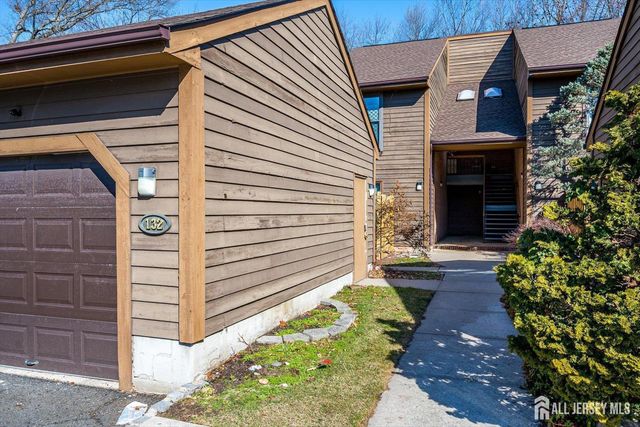 133 Oakmont Court, Edison, NJ 08820