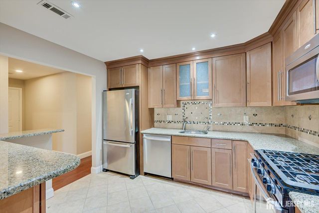 133 Oakmont Court, Edison, NJ 08820