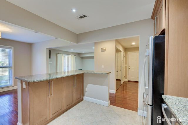 133 Oakmont Court, Edison, NJ 08820