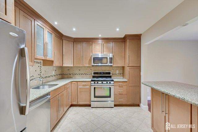 133 Oakmont Court, Edison, NJ 08820
