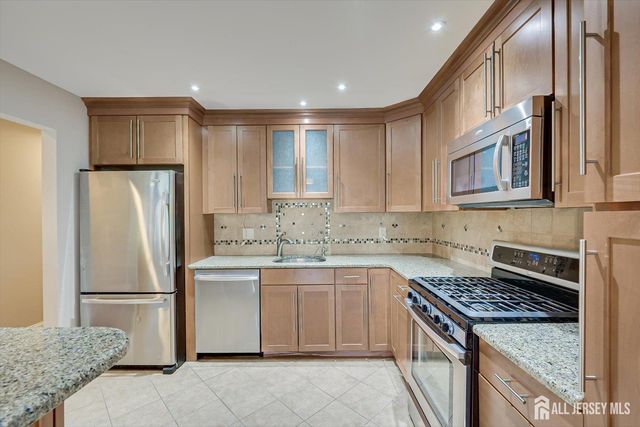 133 Oakmont Court, Edison, NJ 08820