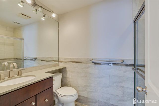 133 Oakmont Court, Edison, NJ 08820