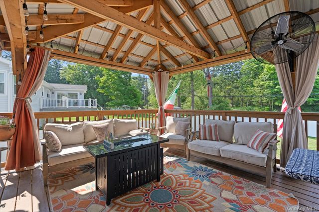 53 Carriage Hill Lane, Poughkeepsie, NY 12603