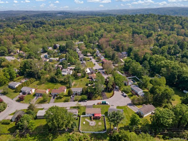 53 Carriage Hill Lane, Poughkeepsie, NY 12603