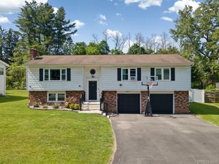 53 Carriage Hill Lane, Poughkeepsie, NY 12603