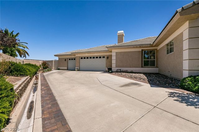 7718 Willow Cove Circle, Las Vegas, NV 89129