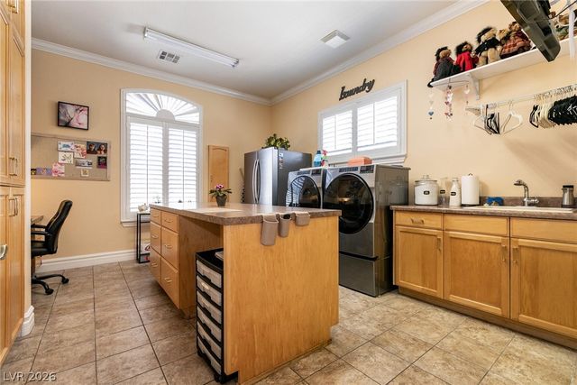7718 Willow Cove Circle, Las Vegas, NV 89129