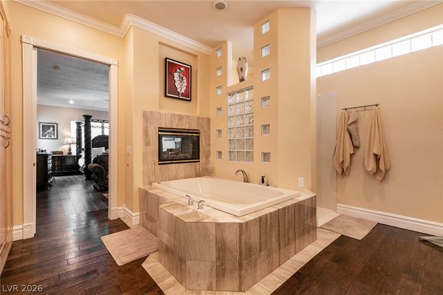 7718 Willow Cove Circle, Las Vegas, NV 89129