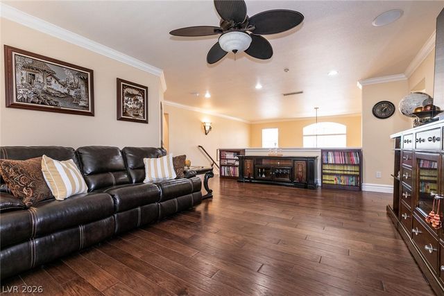 7718 Willow Cove Circle, Las Vegas, NV 89129