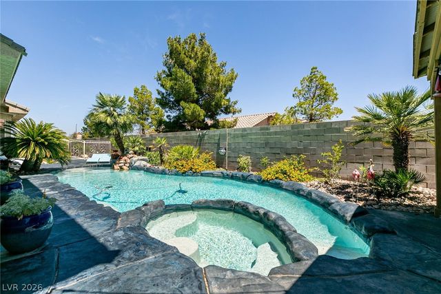 7718 Willow Cove Circle, Las Vegas, NV 89129