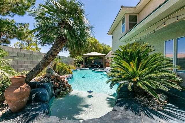 7718 Willow Cove Circle, Las Vegas, NV 89129