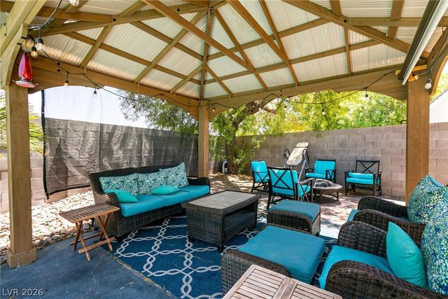 7718 Willow Cove Circle, Las Vegas, NV 89129