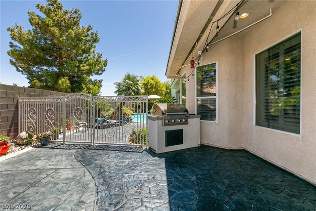 7718 Willow Cove Circle, Las Vegas, NV 89129