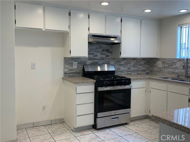 11414 Strathern Street, North Hollywood (los Angeles), CA 91605