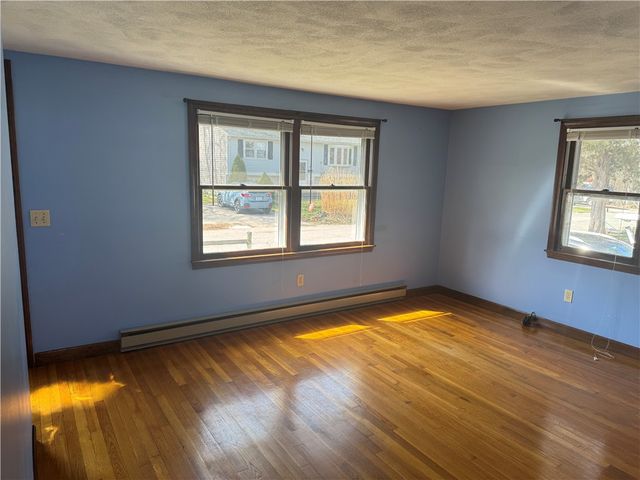 82 Valley Avenue, Warwick, RI 02886