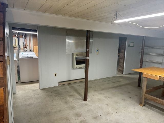 82 Valley Avenue, Warwick, RI 02886