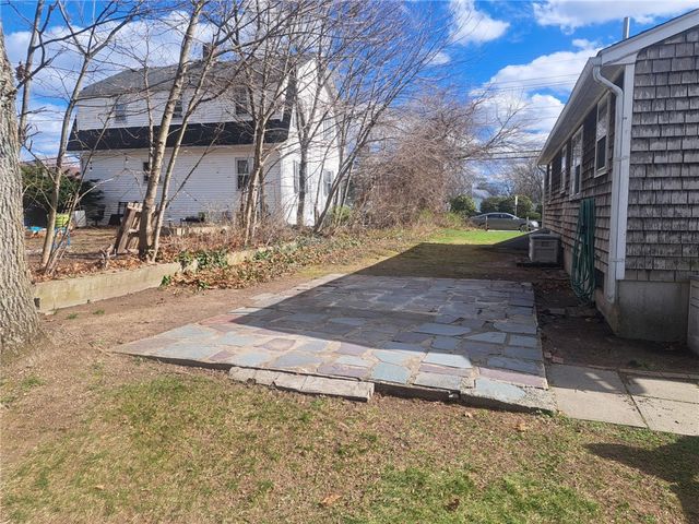 82 Valley Avenue, Warwick, RI 02886