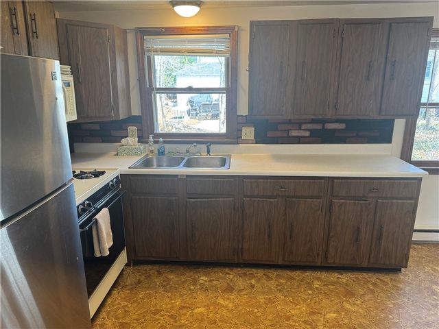 82 Valley Avenue, Warwick, RI 02886