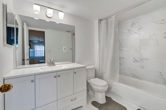 5190 E Sabal Palm Boulevard 304, Tamarac, FL 33319